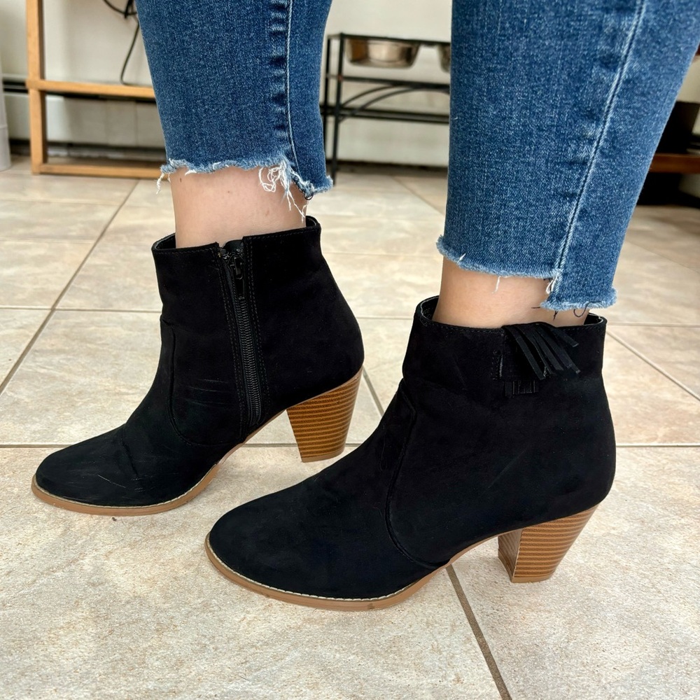 Women’s black ankle booties 7